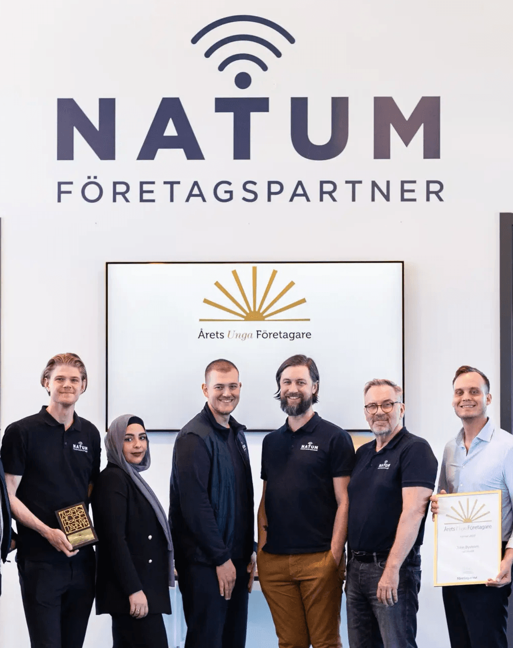 Natums team samlade på kontoret